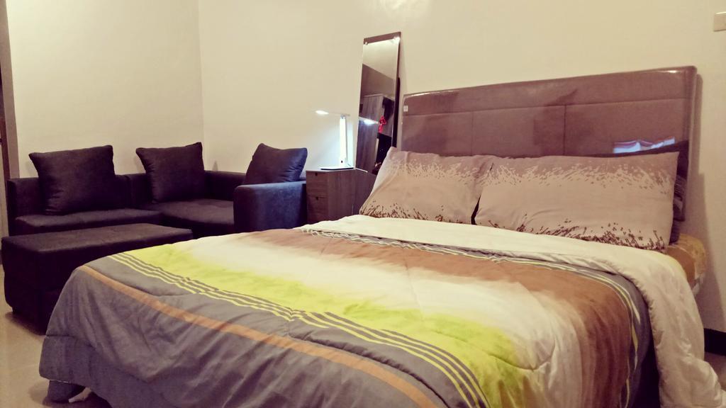 Darvy Suite Muntinlupa City Esterno foto